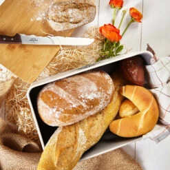 Stigby 2-in-1 Brotkasten Mit Schneidebrett Metallblech Bambus -Haushaltsgeräte Rabatte 10038121 yy 0005 logo